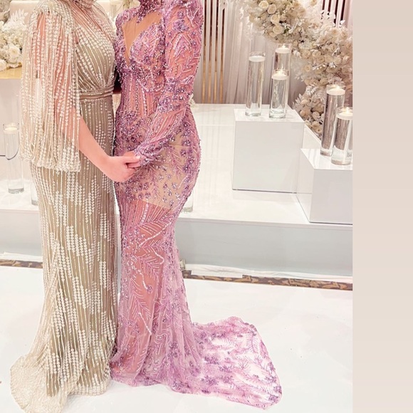 Custom gown - Picture 4 of 4